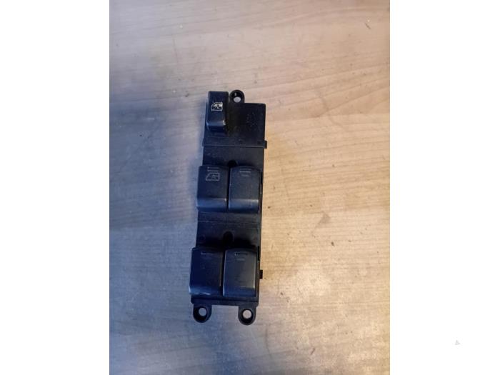 Usados Interruptor combinado de ventanillas Nissan Qashqai Precio de solicitud ofrecido por Autohandel-Smet Gebroeders NV