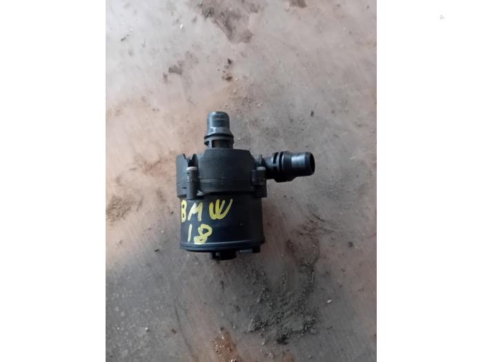 Begagnade Extra vattenpump BMW i8 (I12) 1.5 TwinPower Turbo Pris på förfrågan erbjuds av Autohandel-Smet Gebroeders NV