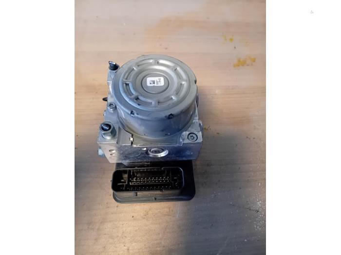 Begagnade ABS-pump BMW 3 serie Gran Turismo (F34) 318d 2.0 16V Pris på förfrågan erbjuds av Autohandel-Smet Gebroeders NV