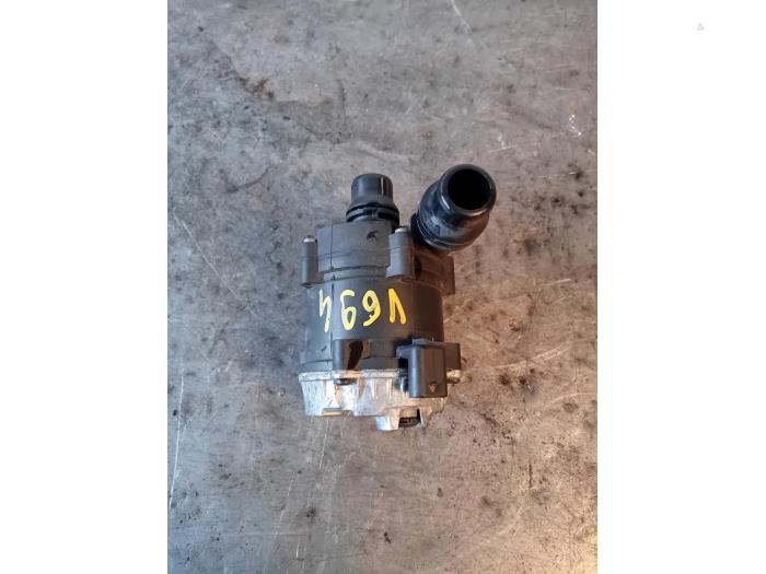Begagnade Extra vattenpump BMW X5 (F15) xDrive 35d 3.0 24V Pris på förfrågan erbjuds av Autohandel-Smet Gebroeders NV