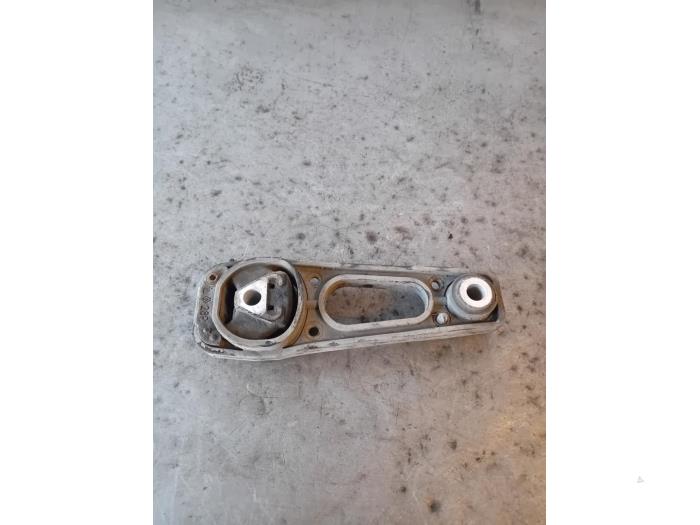Used Engine mount Dacia Duster (HS) 1.6 16V Hi-Flex Price on request offered by Autohandel-Smet Gebroeders NV