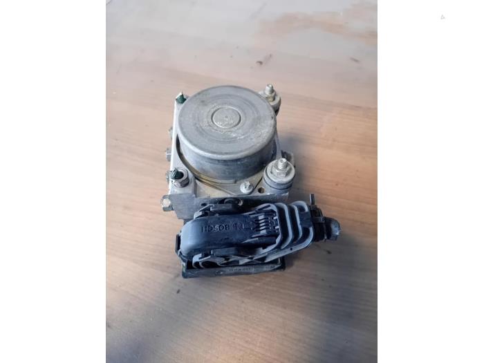 Usagé Bloc ABS Dacia Duster (HS) 1.6 16V Hi-Flex Prix sur demande proposé par Autohandel-Smet Gebroeders NV