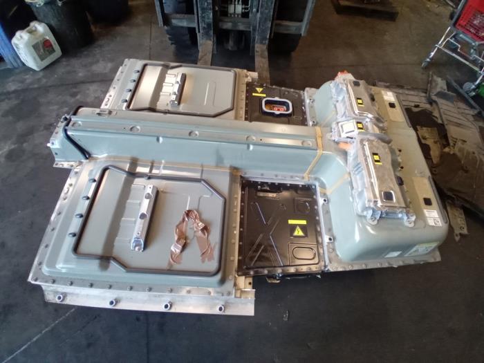 Begagnade Batteri Volvo XC40 (XZ) Single Motor Extended Range 82 kWh Pris på förfrågan erbjuds av Autohandel-Smet Gebroeders NV