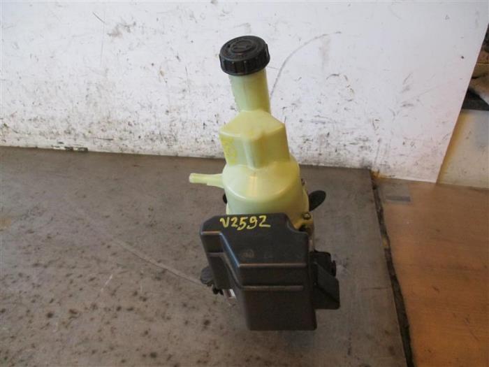 Used Power steering pump Citroen Jumpy 2.0 Blue HDI 145 Price on request offered by Autohandel-Smet Gebroeders NV