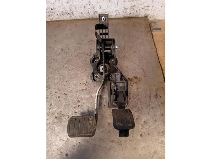 Gebrauchte Pedale Set Peugeot Expert (V1/VA/VB/VE/VF/VT/VY) 2.0 Blue HDi 145 16V Preis auf Anfrage angeboten von Autohandel-Smet Gebroeders NV