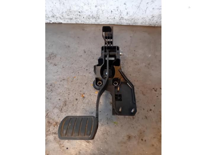 Używane Pedal hamulca Peugeot Expert (V1/VA/VB/VE/VF/VT/VY) 2.0 Blue HDi 120 16V Cena na żądanie oferowane przez Autohandel-Smet Gebroeders NV