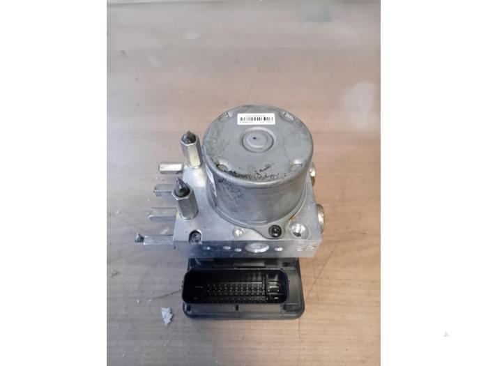 Usagé Bloc ABS Ssang Yong Rodius 2.2 SV 220 e-XDi 16V 2WD Prix sur demande proposé par Autohandel-Smet Gebroeders NV