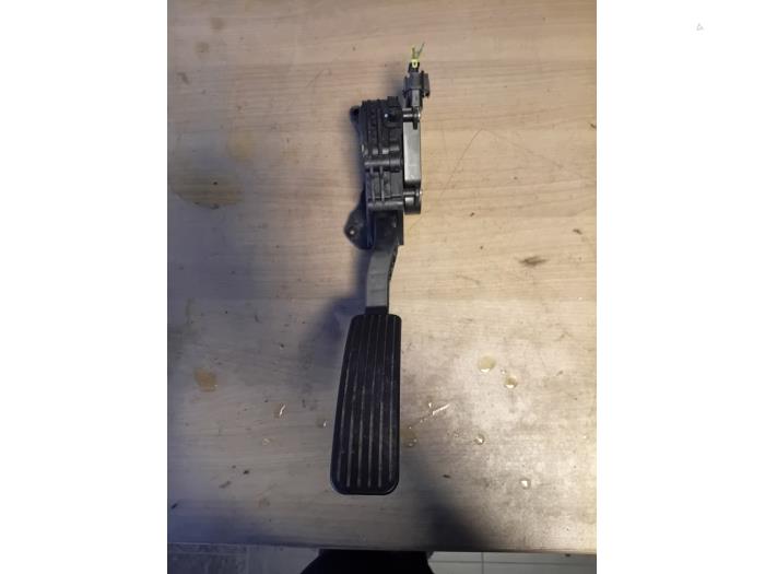 Begagnade Gaspedalsensor Ssang Yong Rodius 2.2 SV 220 e-XDi 16V 2WD Pris på förfrågan erbjuds av Autohandel-Smet Gebroeders NV