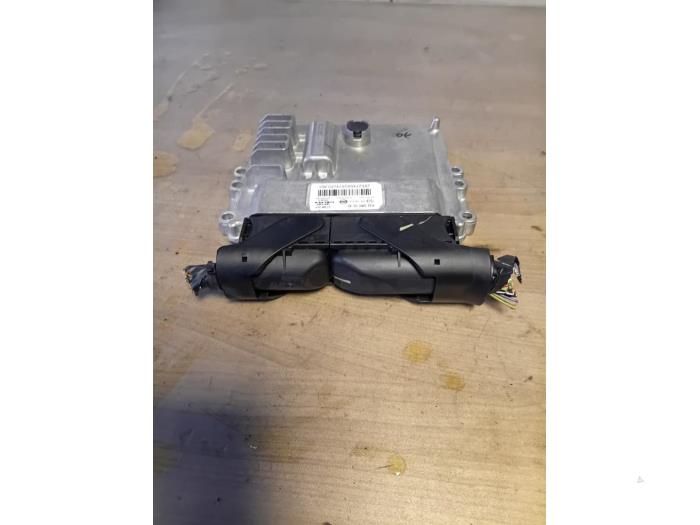 Used Engine management computer Ssang Yong Rodius 2.2 SV 220 e-XDi 16V 2WD Price on request offered by Autohandel-Smet Gebroeders NV
