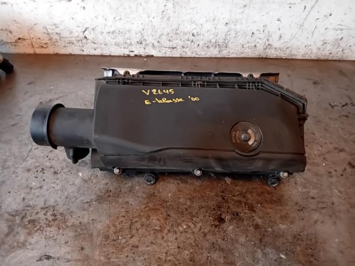 Gebrauchte Luftfiltergehäuse Mercedes E (W210) 2.2 E-220 CDI 16V Preis auf Anfrage angeboten von Autohandel-Smet Gebroeders NV