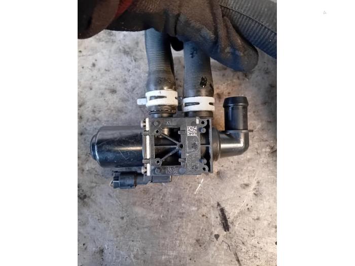 Begagnade Extra vattenpump BMW 7 serie (G11/12) 745e,Le Pris på förfrågan erbjuds av Autohandel-Smet Gebroeders NV