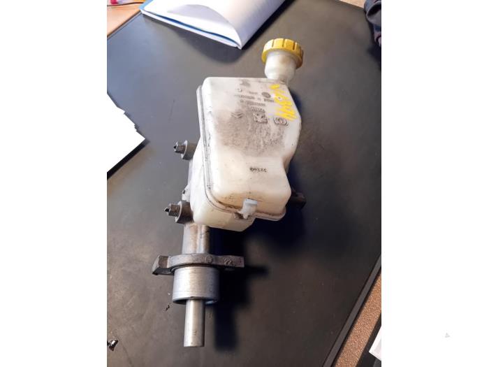 Used Master cylinder Ford Kuga II (DM2) Price on request offered by Autohandel-Smet Gebroeders NV