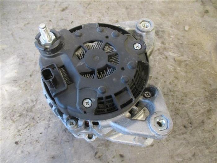Gebrauchte Dynamo Renault Scénic IV (RFAJ) 1.3 TCE 115 16V Preis auf Anfrage angeboten von Autohandel-Smet Gebroeders NV