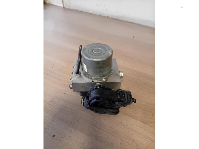 Używane Pompa ABS Mercedes Sprinter 3,5t (907.6/910.6) 315 CDI 2.0 D RWD Cena na żądanie oferowane przez Autohandel-Smet Gebroeders NV