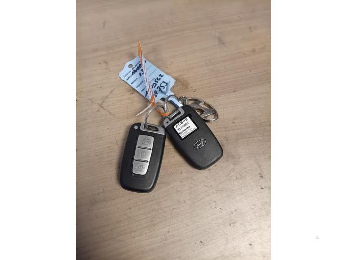 Używane Klucz Hyundai i30 (GDHB5) 1.6 GDI Blue 16V Cena na żądanie oferowane przez Autohandel-Smet Gebroeders NV