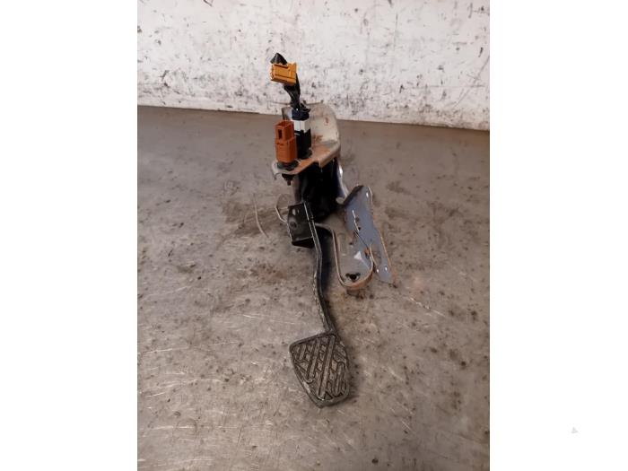 Używane Pedal hamulca Nissan Juke (F15) 1.5 dCi Cena na żądanie oferowane przez Autohandel-Smet Gebroeders NV