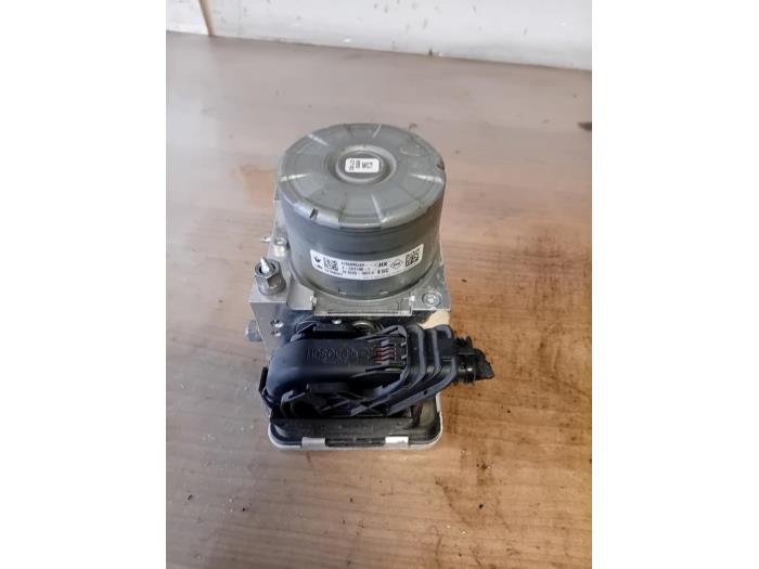 Begagnade ABS-pump Renault Scénic IV (RFAJ) 1.3 TCE 115 16V Pris på förfrågan erbjuds av Autohandel-Smet Gebroeders NV