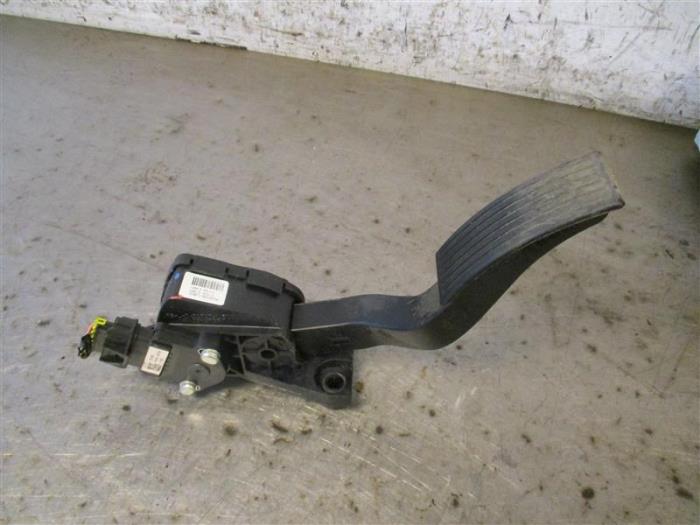 Begagnade Gaspedalsensor Hyundai i20 1.2i 16V Pris på förfrågan erbjuds av Autohandel-Smet Gebroeders NV