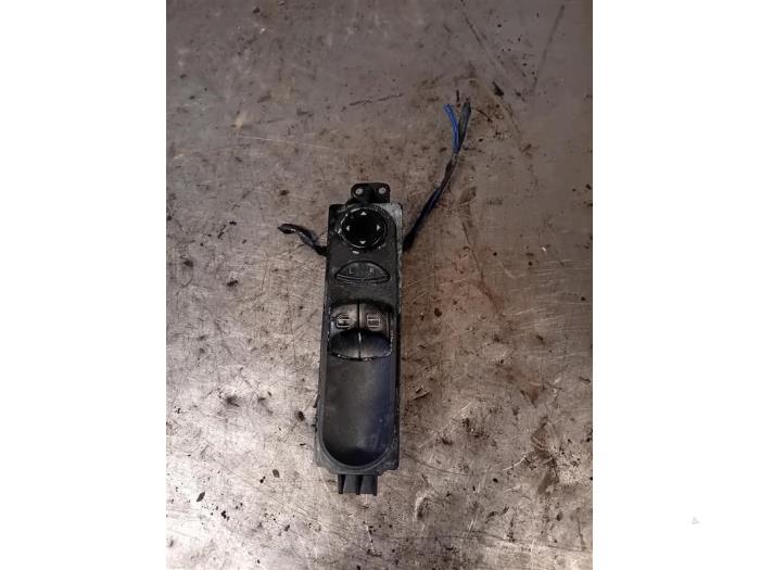 Usados Interruptor combinado de ventanillas Volkswagen Crafter 2.0 TDI 16V Precio de solicitud ofrecido por Autohandel-Smet Gebroeders NV