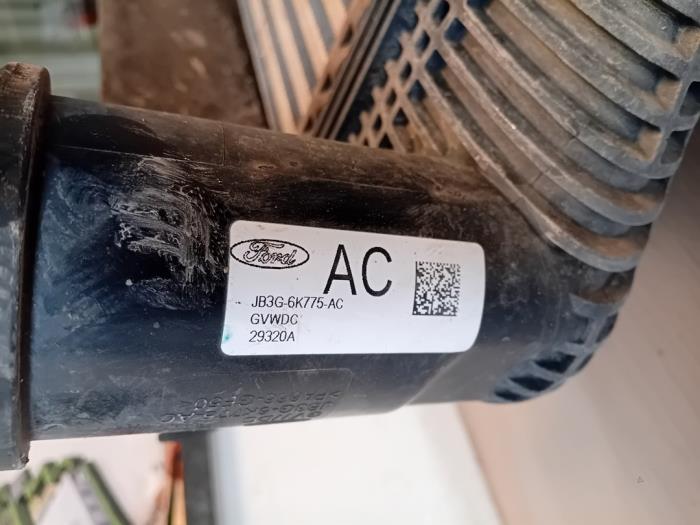 Laddluftkylare från en Ford Ranger 2.0 EcoBlue 16V 4x4 2021