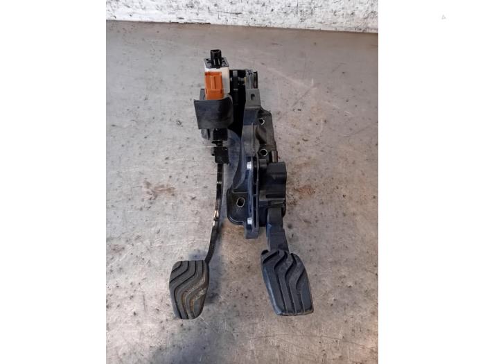 Gebrauchte Pedale Set Nissan Juke (F16) 1.0 DIG-T 12V Preis auf Anfrage angeboten von Autohandel-Smet Gebroeders NV