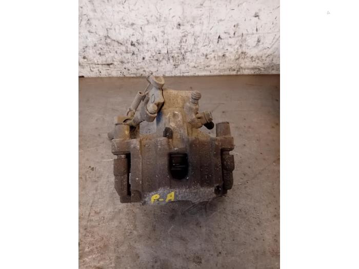 Gebrauchte Bremszange rechts hinten Toyota Yaris III (P13) 1.5 16V Dual VVT-iE Preis auf Anfrage angeboten von Autohandel-Smet Gebroeders NV