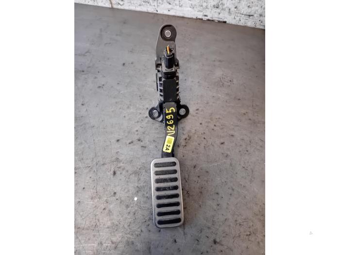 Begagnade Gaspedalsensor Kia Stonic (YB) 1.0i T-GDi 12V Pris på förfrågan erbjuds av Autohandel-Smet Gebroeders NV