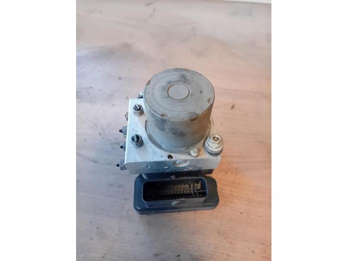 Begagnade ABS-pump Peugeot Boxer (U9) 2.0 BlueHDi 160 Pris på förfrågan erbjuds av Autohandel-Smet Gebroeders NV