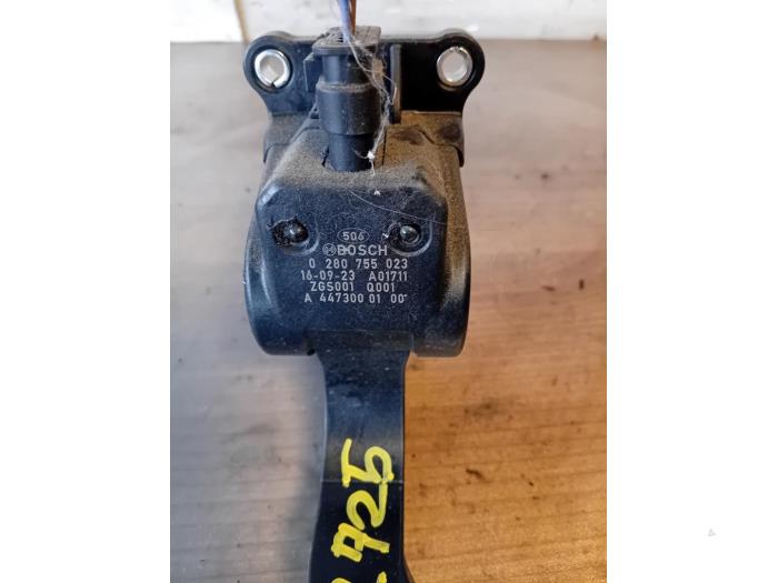 Gaspedalposition Sensor van een Mercedes-Benz Vito (447.6) 2.2 114 CDI 16V 2017