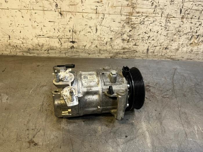 Usagé Compresseur de clim Ford Fiesta 7 1.0 EcoBoost 12V 100 Prix sur demande proposé par Autohandel-Smet Gebroeders NV