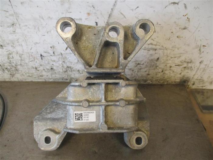 Used Engine mount Jeep Renegade (BU) 1.0 GSE T3 12V Price on request offered by Autohandel-Smet Gebroeders NV