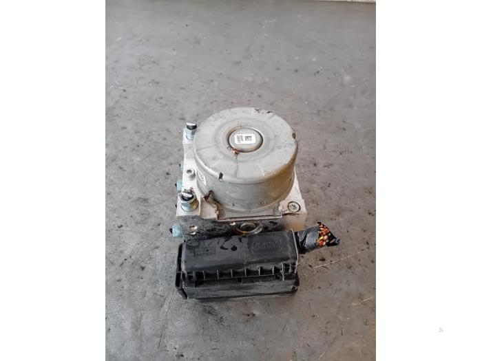 Begagnade ABS-pump Mini Mini (F55) 1.5 12V One Pris på förfrågan erbjuds av Autohandel-Smet Gebroeders NV