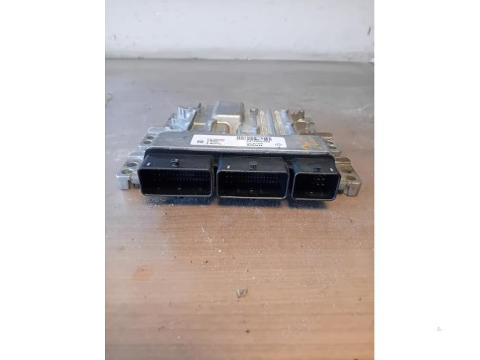 Used Engine management computer Renault Scénic IV (RFAJ) 1.5 Energy dCi 110 Price on request offered by Autohandel-Smet Gebroeders NV