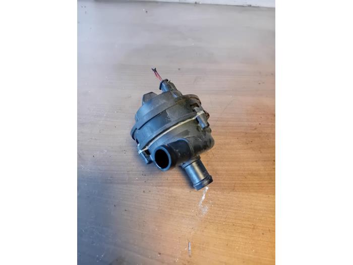 Begagnade Extra vattenpump Jeep Renegade (BU) 1.0 GSE T3 12V Pris på förfrågan erbjuds av Autohandel-Smet Gebroeders NV