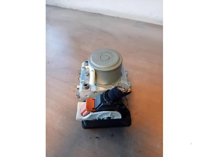 Usagé Pompe ABS Jeep Renegade (BU) 1.0 GSE T3 12V Prix sur demande proposé par Autohandel-Smet Gebroeders NV