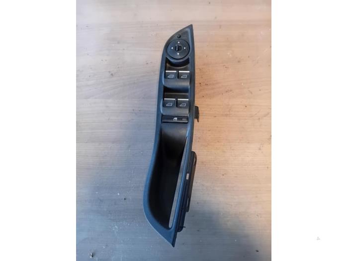 Usados Interruptor combinado de ventanillas Ford Focus 3 1.0 Ti-VCT EcoBoost 12V 125 Precio de solicitud ofrecido por Autohandel-Smet Gebroeders NV