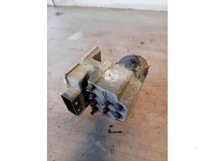 Begagnade ABS-pump Renault Trafic New (FL) 2.0 dCi 16V 115 Pris på förfrågan erbjuds av Autohandel-Smet Gebroeders NV