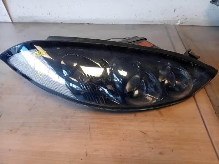Używane Reflektor prawy Ford Cougar (ECX/W) 2.0 16V Cena na żądanie oferowane przez Autohandel-Smet Gebroeders NV