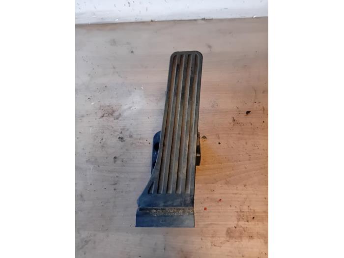Begagnade Gaspedalsensor Mercedes E (W212) E-200 CDI 16V BlueEfficiency,BlueTEC Pris på förfrågan erbjuds av Autohandel-Smet Gebroeders NV