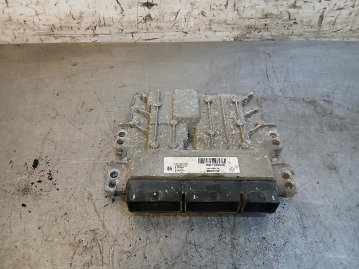 Used Engine management computer Renault Master III (FV) 2.3 dCi 125 16V FWD Price on request offered by Autohandel-Smet Gebroeders NV