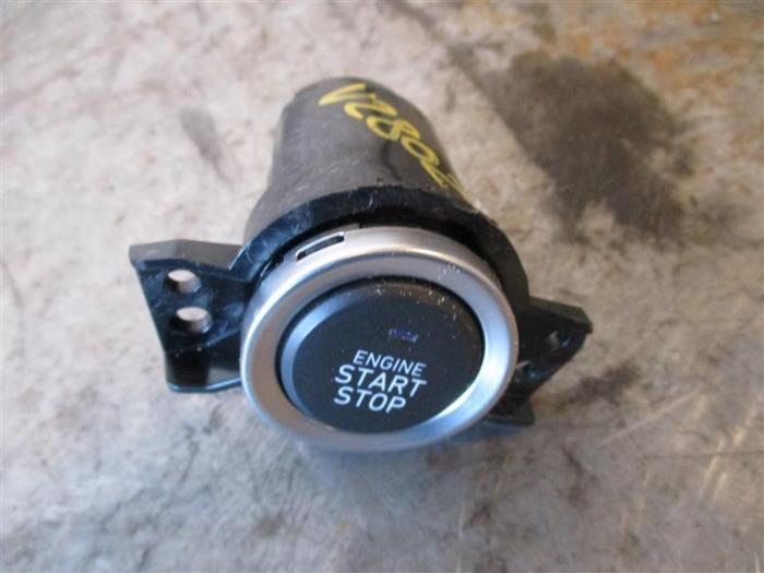 Używane Przelacznik Start/Stop Hyundai i30 (PDEB5/PDEBB/PDEBD/PDEBE) 1.0 T-GDI 12V Cena na żądanie oferowane przez Autohandel-Smet Gebroeders NV