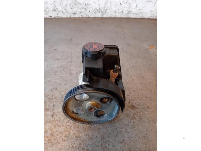 Usagé Pompe de direction Peugeot 206 CC (2D) 1.6 16V Prix sur demande proposé par Autohandel-Smet Gebroeders NV