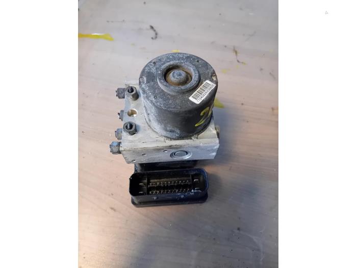 Używane Pompa ABS Peugeot 206 CC (2D) 1.6 16V Cena na żądanie oferowane przez Autohandel-Smet Gebroeders NV