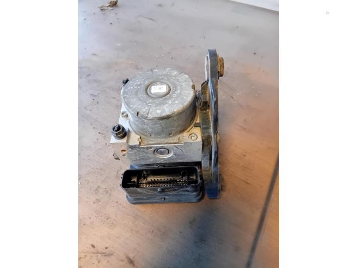 Gebrauchte ABS Pumpe Skoda Superb Combi (3V5) 1.6 TDI Preis auf Anfrage angeboten von Autohandel-Smet Gebroeders NV