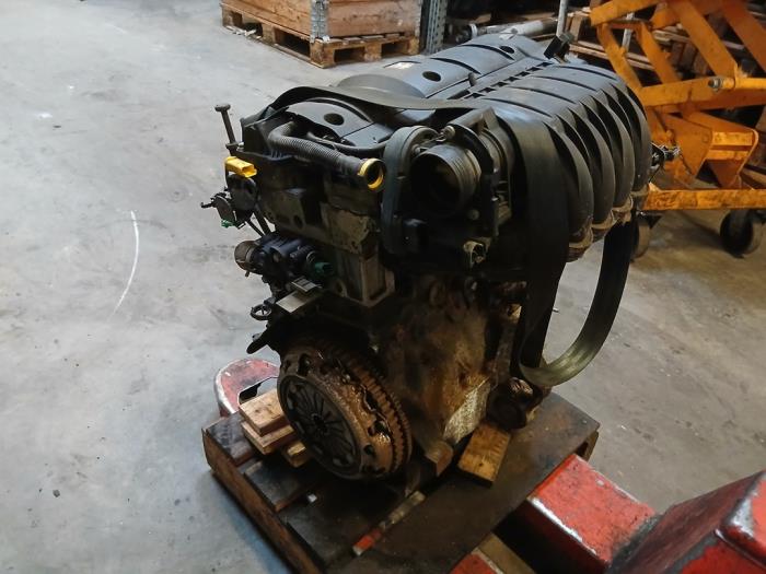 Engine from a Peugeot 206 CC (2D) 1.6 16V 2005