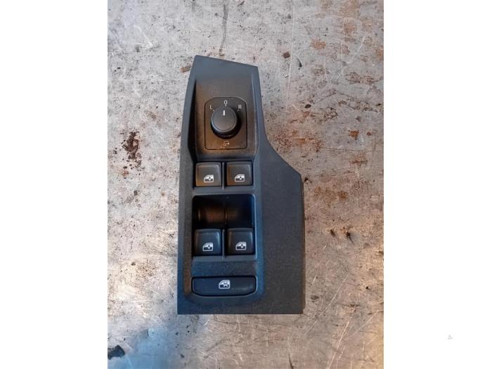 Usados Interruptor combinado de ventanillas Seat Arona (KJX) 1.6 TDI 95 Precio de solicitud ofrecido por Autohandel-Smet Gebroeders NV