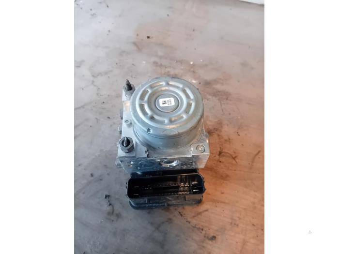 Gebrauchte ABS Pumpe Ford Puma 1.0 Ti-VCT EcoBoost 12V Preis auf Anfrage angeboten von Autohandel-Smet Gebroeders NV