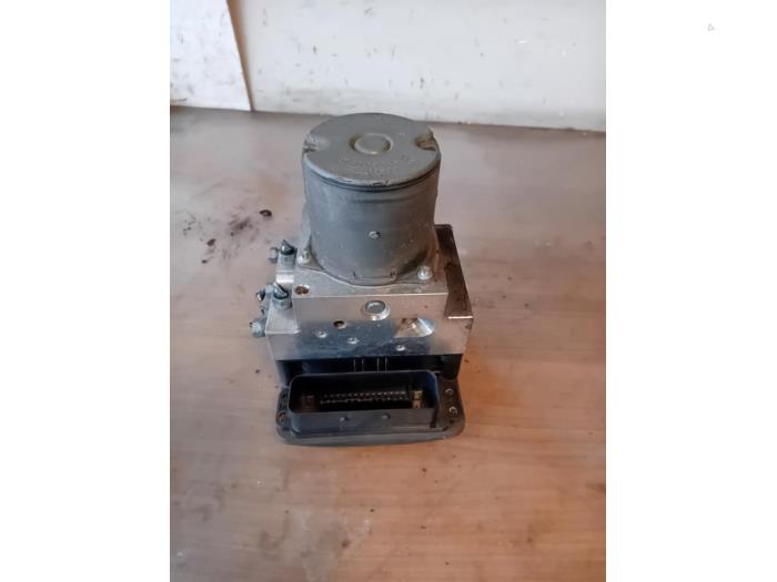 Begagnade ABS-pump BMW X6 (E71/72) M50d 3.0 24V Pris på förfrågan erbjuds av Autohandel-Smet Gebroeders NV
