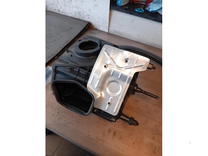 Begagnade Luftfilterhus Audi Q5 (FYB/FYG) 2.0 40 TDI 16V Quattro Pris på förfrågan erbjuds av Autohandel-Smet Gebroeders NV