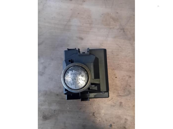 Używane Przelacznik Start/Stop Mercedes S (222.0/222.1) 3.0 S-350 BlueTEC, S-350 d 24V 4-Matic Cena na żądanie oferowane przez Autohandel-Smet Gebroeders NV